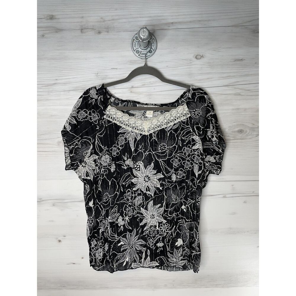 CJ Banks Shirt Womens 1X Black White Crinkle Floral Boho Lace Trim Made in USA